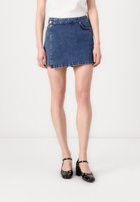 Шорты Шорты