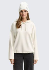 Пуловер с капюшоном Пуловер с капюшоном