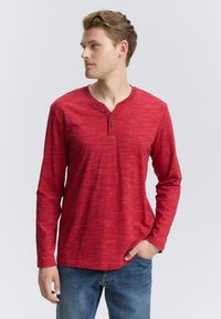 Лонгслив Лонгслив