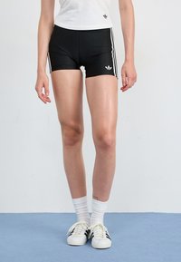 Шорты Шорты