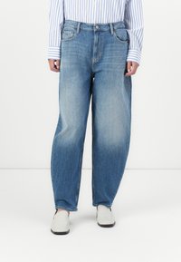 Свободные джинсы Свободные джинсы