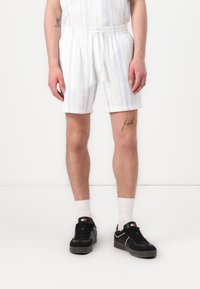 Шорты Шорты