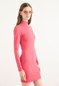 Платье футляр Платье футляр