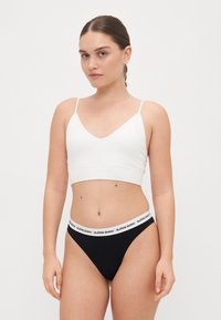 Стринги Стринги