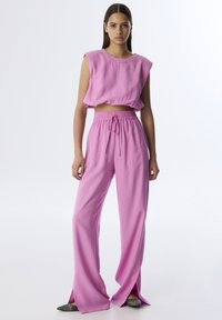 Широкие брюки Широкие брюки