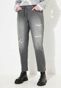 Короткие джинсы Короткие джинсы