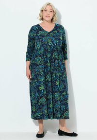 Вязаное платье Вязаное платье