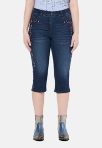 Короткие джинсы Короткие джинсы