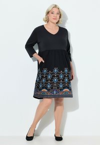 Вязаное платье Вязаное платье