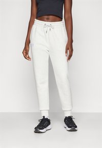 Спортивный костюм Спортивный костюм