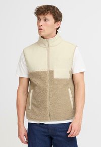 Жилет Жилет