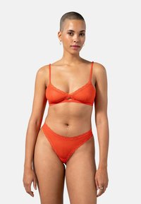 Стринги Стринги