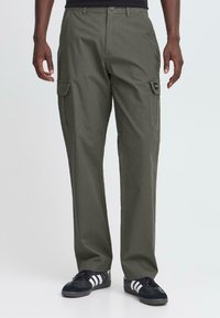 Брюки с накладными карманами Брюки с накладными карманами