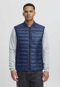 Жилет Жилет