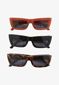 Солнечные очки Солнечные очки