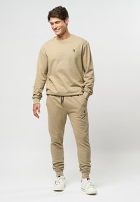 Спортивные штаны Спортивные штаны