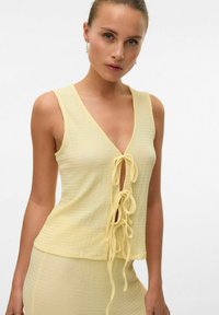 Блузка без рукавов Блузка без рукавов