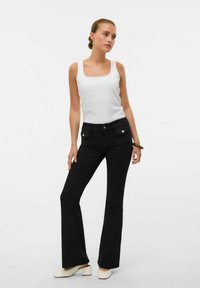 Клешеные джинсы Клешеные джинсы