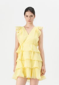 Короткое платье Короткое платье