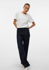 Прямые джинсы Прямые джинсы