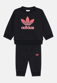 Набор одежды Набор одежды