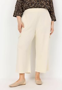 Брюки с накладными карманами Брюки с накладными карманами