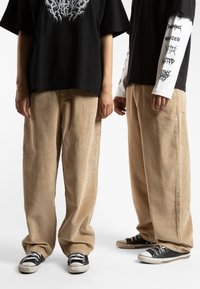 Вельветовые брюки Вельветовые брюки