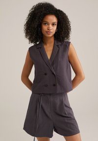 Джинсовая жилетка Джинсовая жилетка