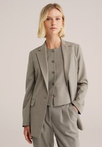 Костюм Костюм