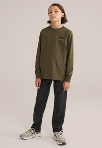 Джинсы Джинсы