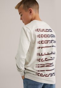 Лонгслив Лонгслив