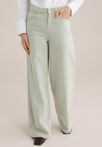 Клешеные джинсы Клешеные джинсы