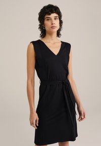 Короткое платье Короткое платье