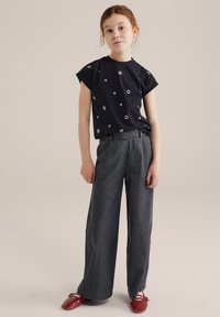 Джинсы Джинсы