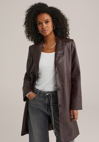 Пальто из искусственной кожи Пальто из искусственной кожи