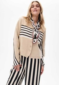 Жилет Жилет