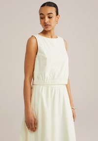 Блузка без рукавов Блузка без рукавов