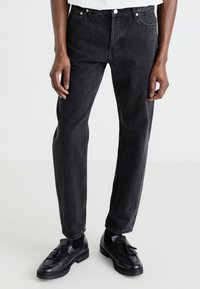 Свободные джинсы Свободные джинсы