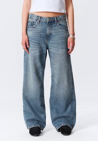 Свободные джинсы Свободные джинсы