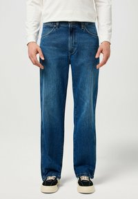 Свободные джинсы Свободные джинсы