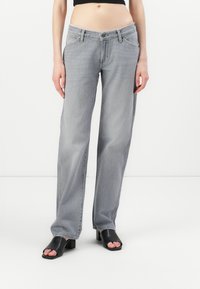 Прямые джинсы Прямые джинсы