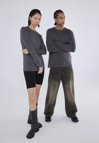 Лонгслив Лонгслив