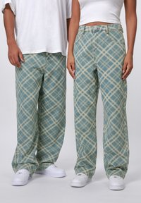 Свободные джинсы Свободные джинсы