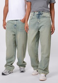 Свободные джинсы Свободные джинсы