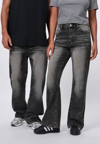 Свободные джинсы Свободные джинсы