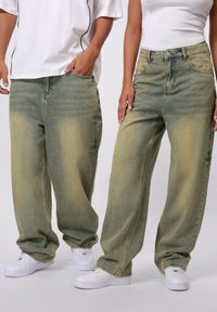 Джинсы Джинсы