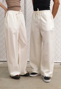 Льняные брюки Льняные брюки