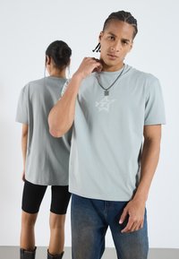 Футболка Футболка