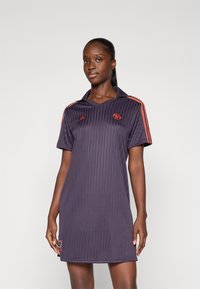 Спортивное платье Спортивное платье