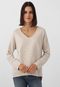 Длинный пуловер Длинный пуловер